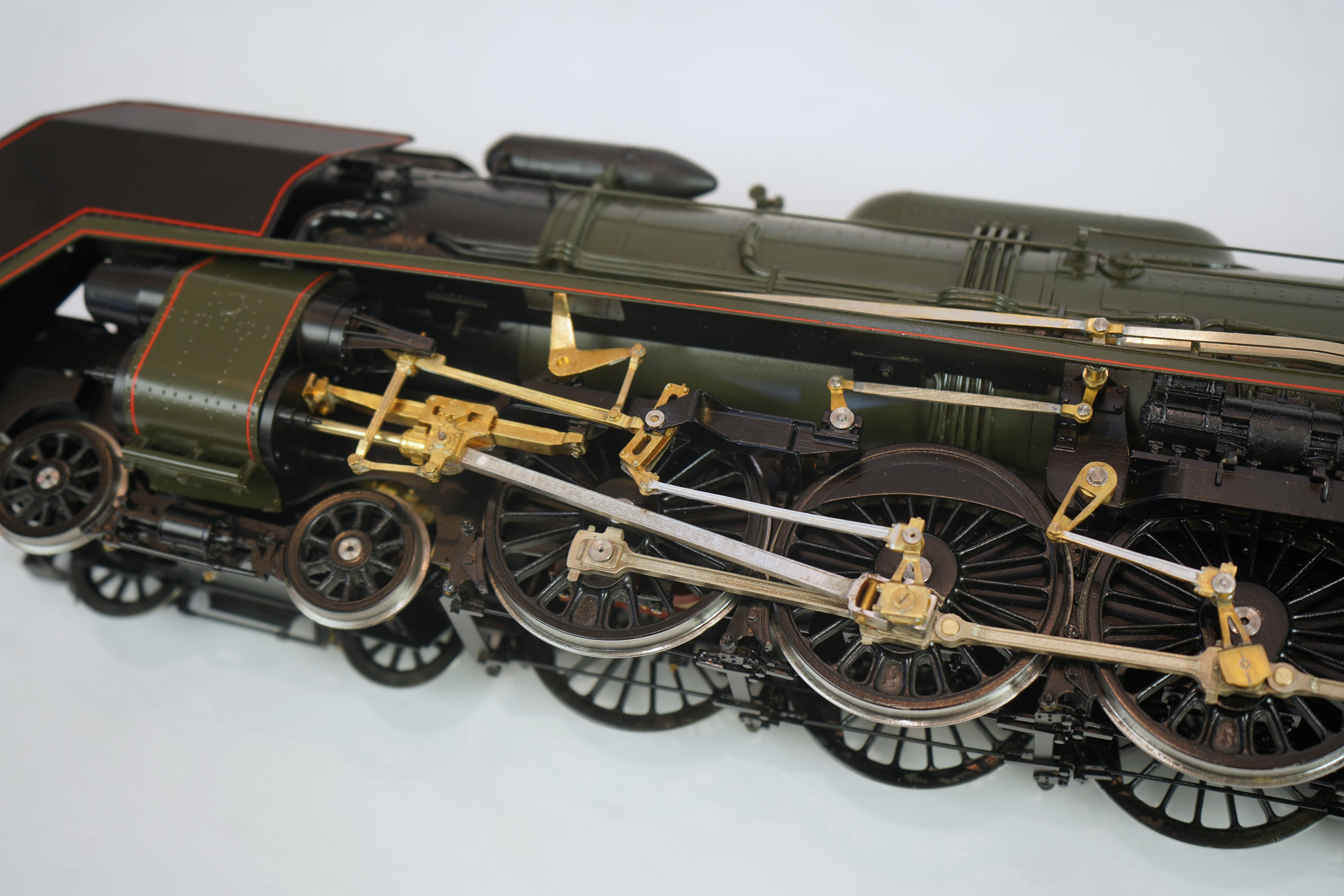 A Gauge One exhibition quality scratch built model of Andre Chapelon’s iconic SNCF 242.A.1, 2-4-2 tender locomotive, built by the Finescale Locomotive Company (under Neil Rose) from a commission.